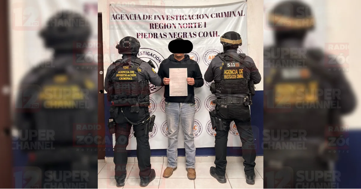 La persona detenida habrá de rendir su declaración inicial por los cargos imputados en su contra.