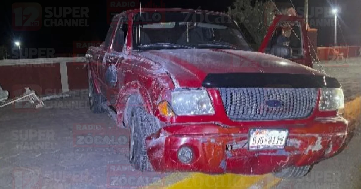 Pierde el control del volante y se impacta contra plazoleta