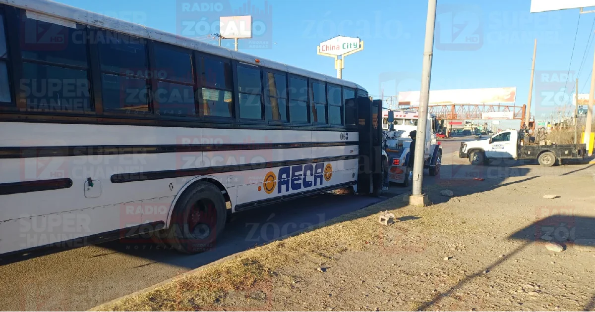 Incendio por cortocircuito afecta camión de transporte de personal
