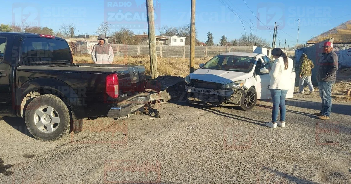 Daños materiales tras choque en la colonia Benito Juárez
