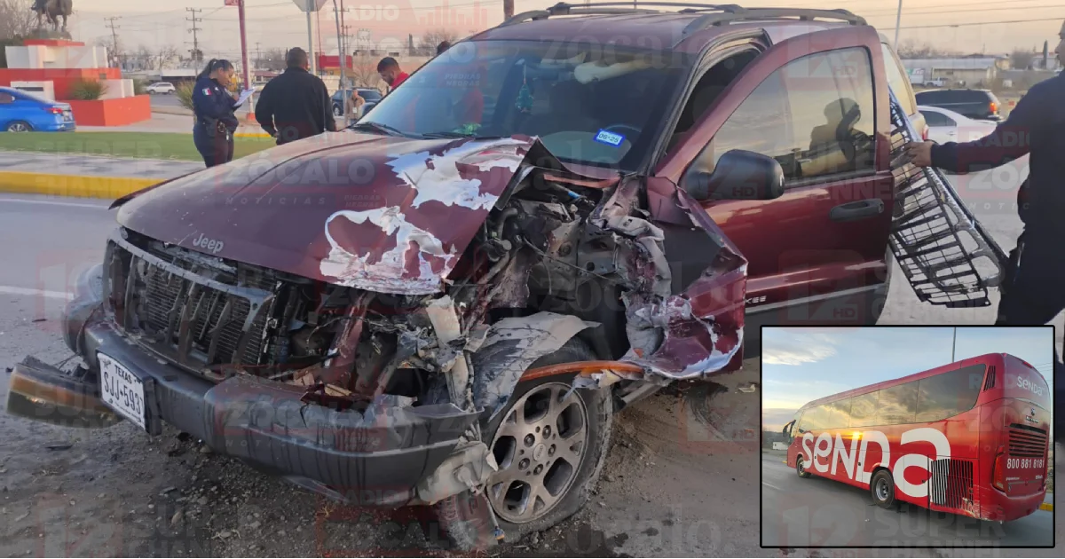 Autobús y camioneta chocan frente al “Caballito”