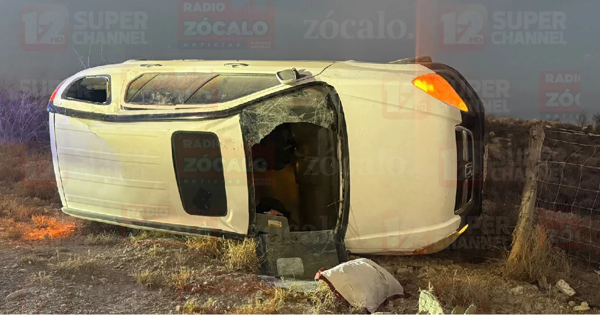 Conductora ilesa tras volcadura en carretera Santa Eulalia