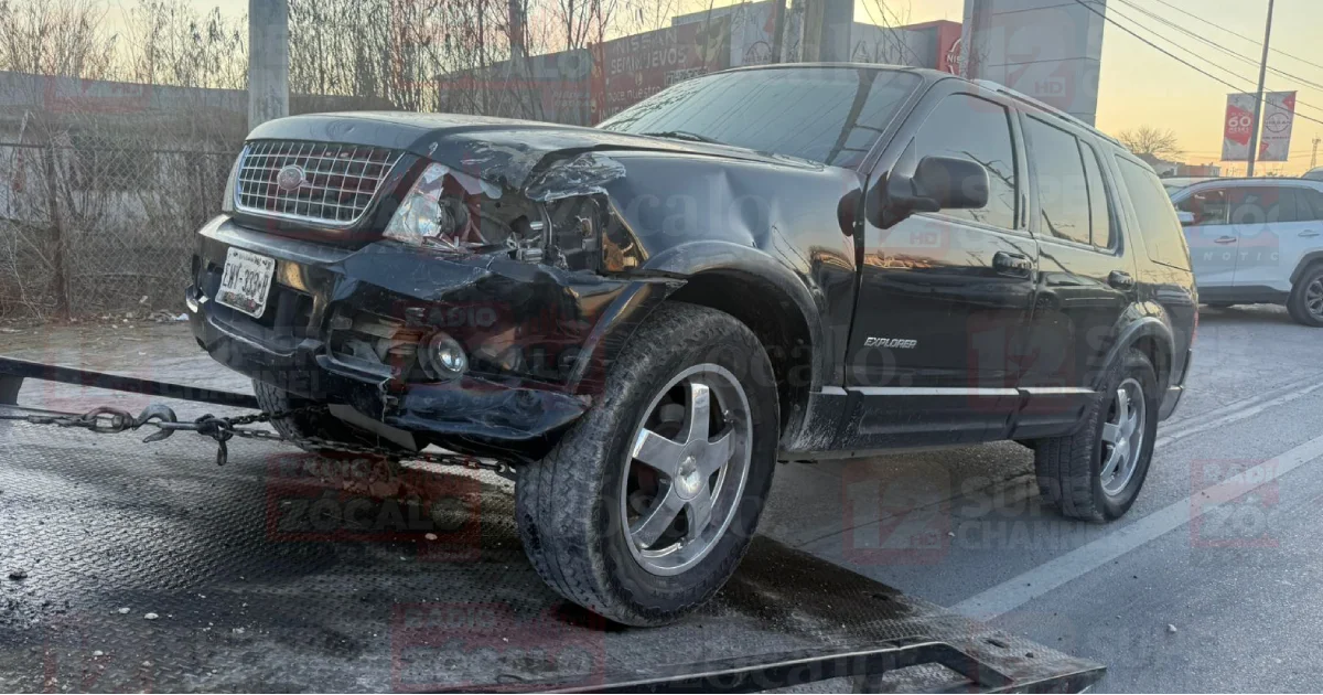 Carambola de tres camionetas deja daños cuantiosos